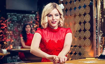 Cảnh chơi game bắn cá dưới đại dương với nhiều loại cá